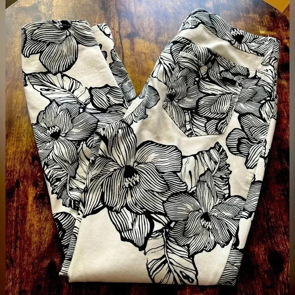 Chico’s | SO slimming girlfriend ankle pant. Size: 8/Chicos 1. - Picture 1 of 16